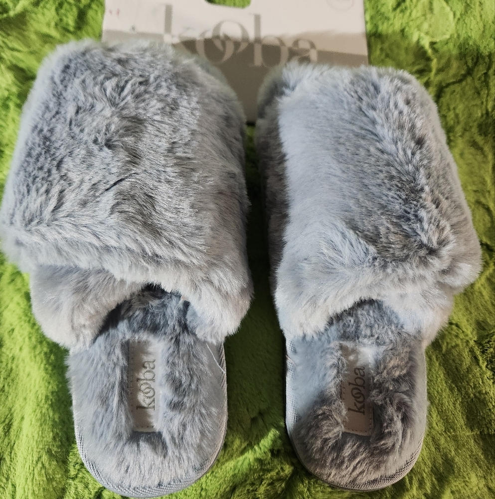 Slippers - Picture 2 of 3
